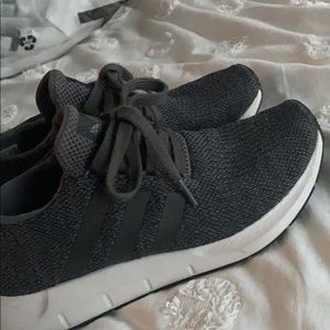 ADIDAS SWIFT RUN in Gray